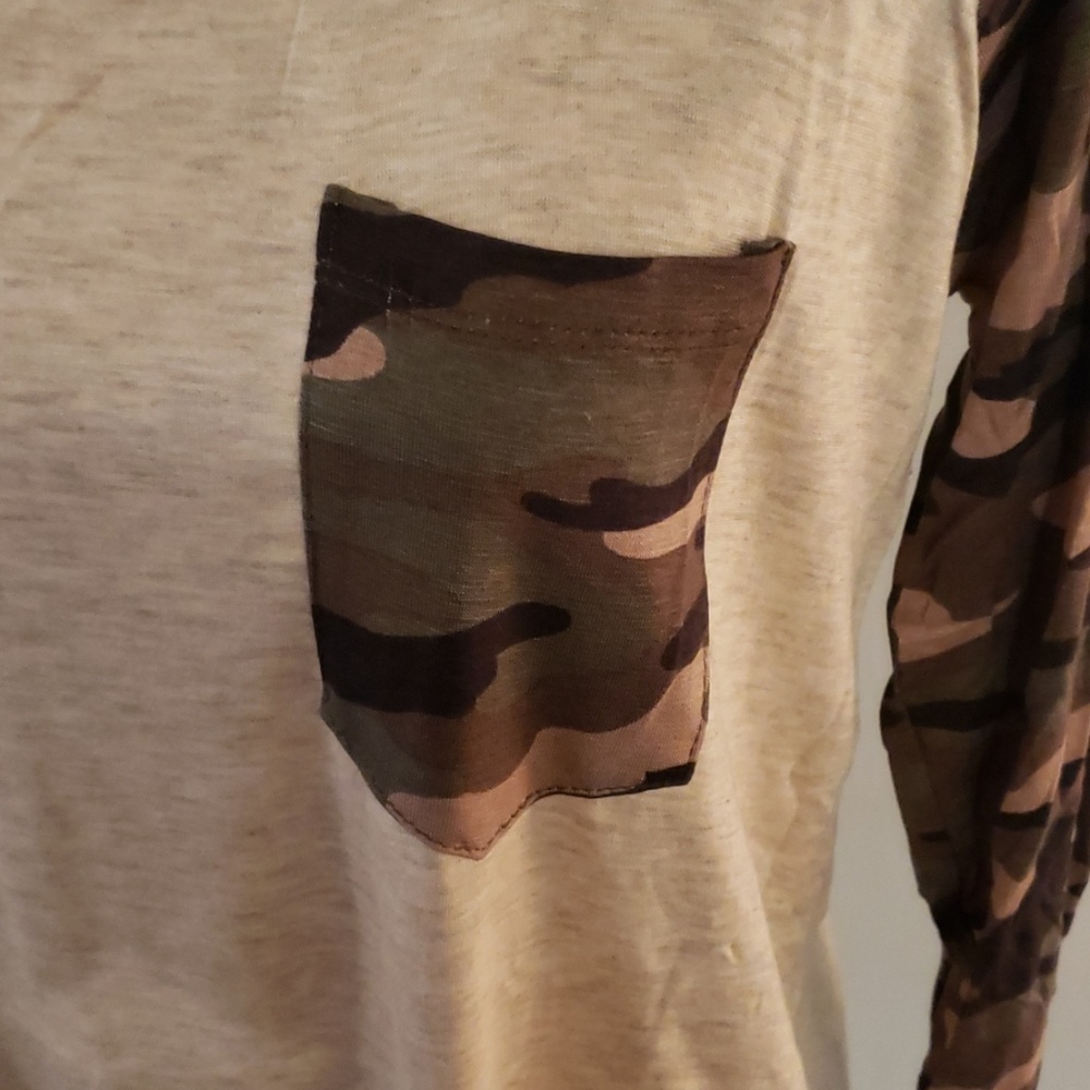 Pocket Camo Raglan - Picture 3 of 4